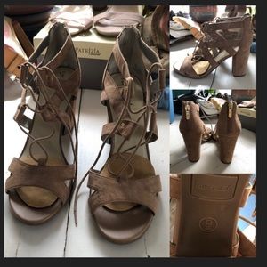 Franchescas size 9 tan thick heels. Nwot. Zipper